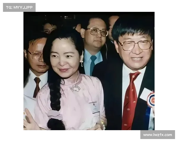 世俱杯决赛现场举行慕尼黑空难67周年纪念仪式深情悼念感动全场 世俱杯决赛现场举行慕尼黑空难67周年纪念仪式深情悼念感动全场